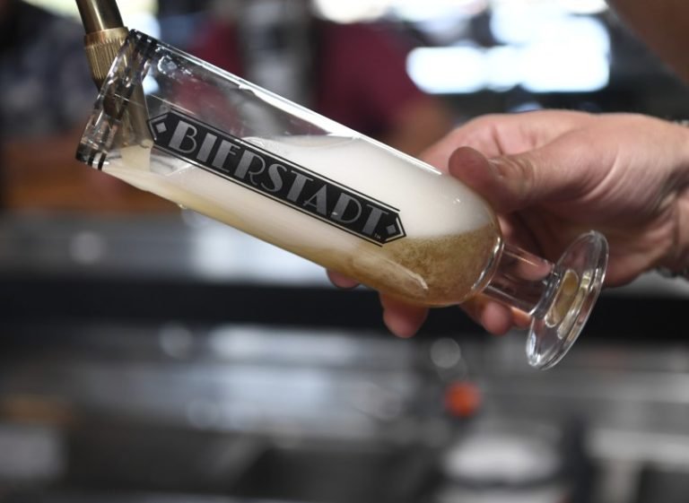 Slow Pour Pilsner - Bierstadt Lagerhaus