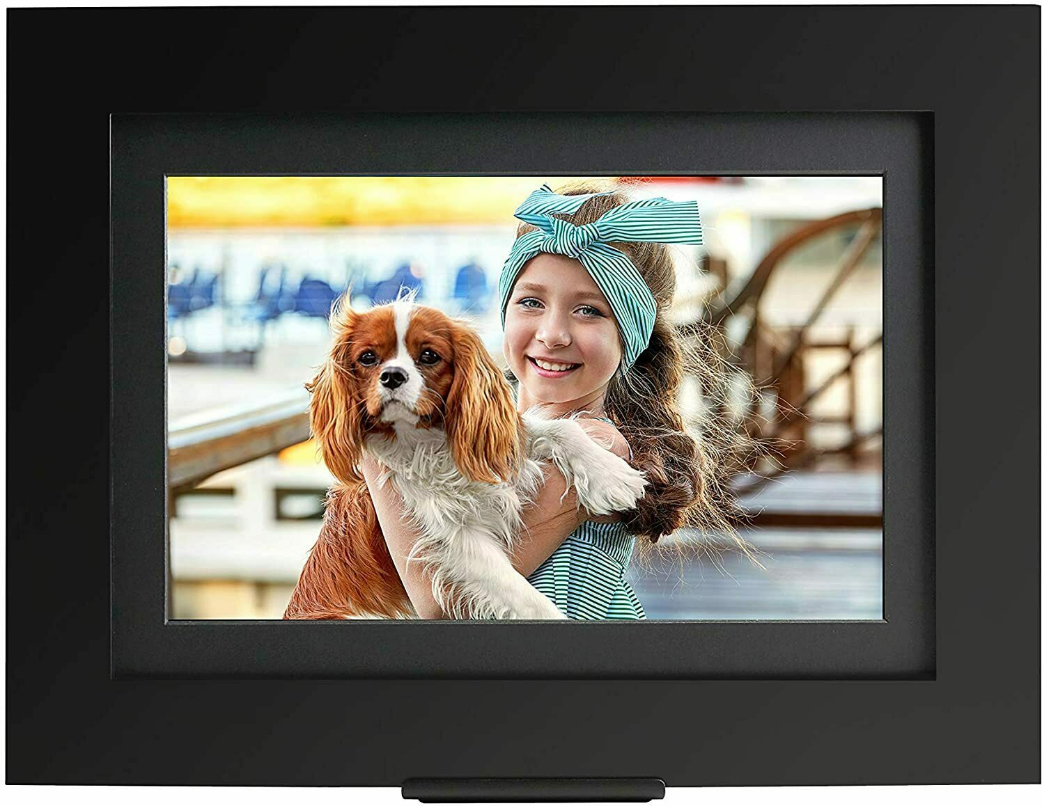 Brookstone PhotoShare Review: One of the Best Digital Photo Frames Available